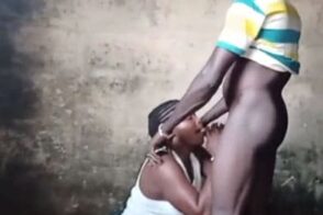 Africana follando con su cuñado en una casa abandonada